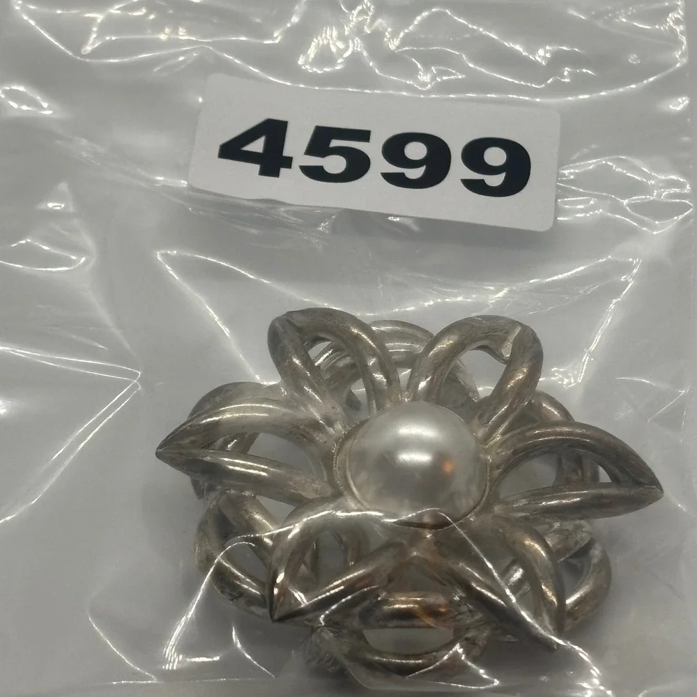 Flower Brooch Women OS Silver Faux Pearl Layered Petal Vintage Style